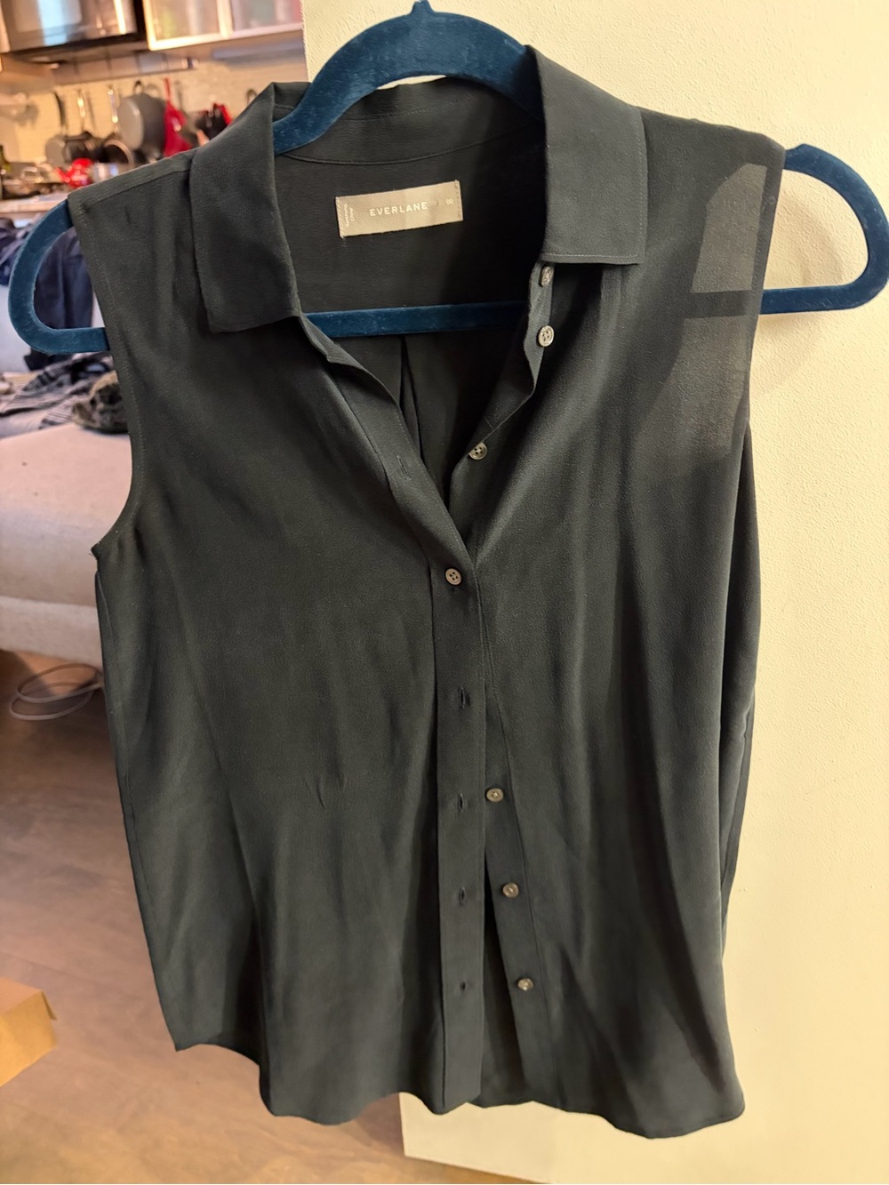 Everlane Black Sleeveless 100% Silk Button-Up Top - Picture 2 of 4